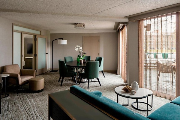 Lincolnshire Marriott Resort image 7