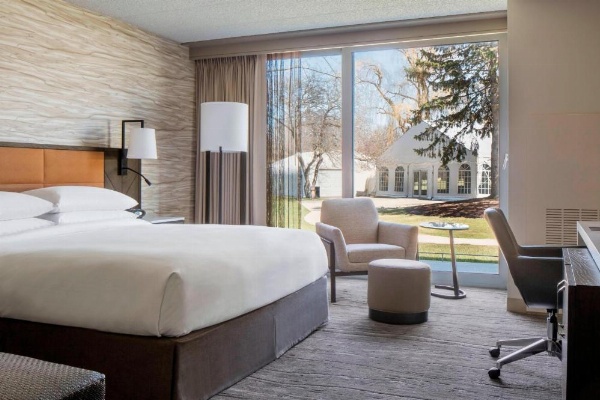 Lincolnshire Marriott Resort image 14