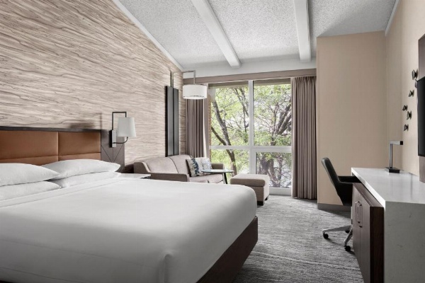 Lincolnshire Marriott Resort image 21